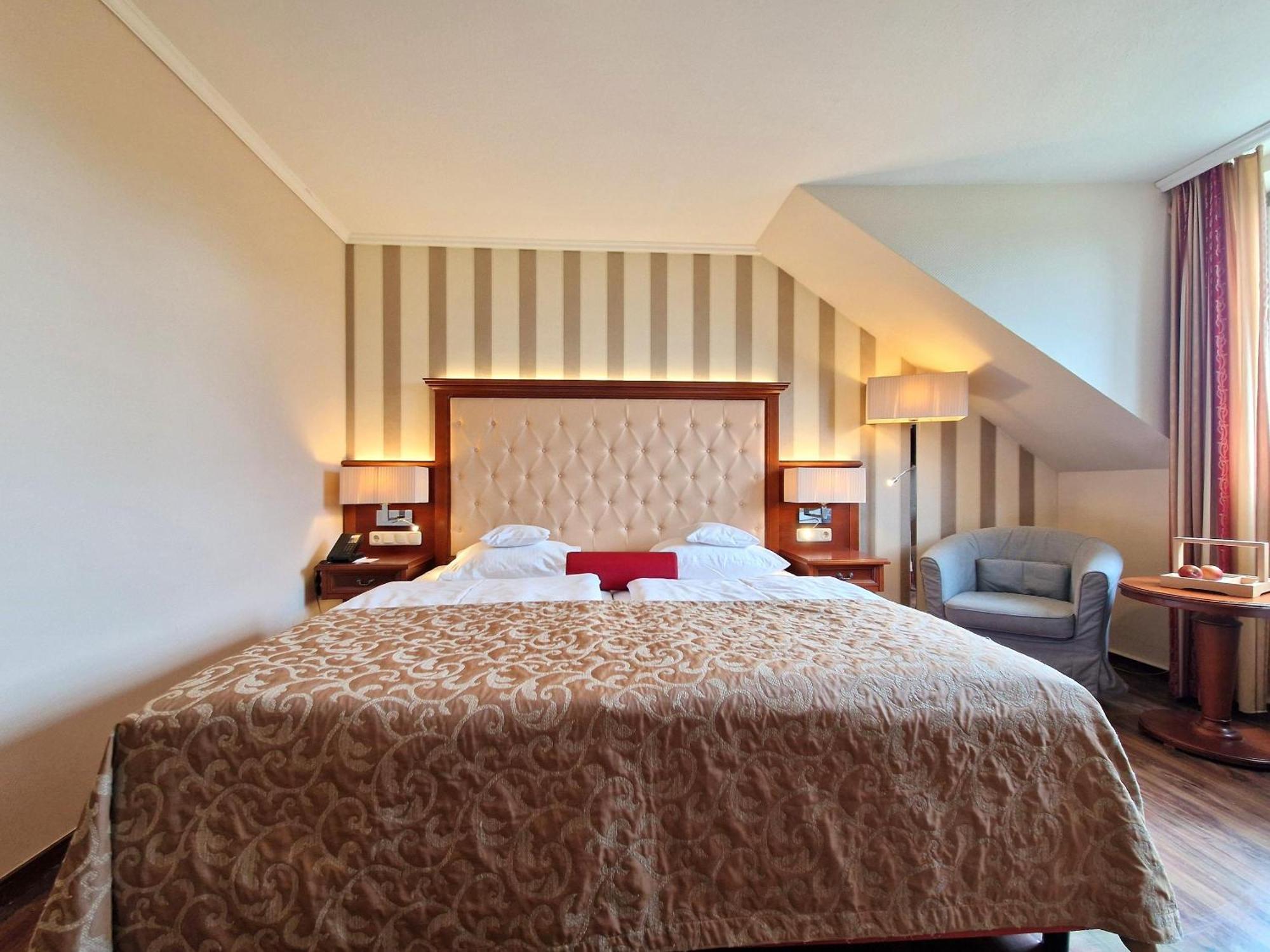 Hotel Zum Stein Wellness & Genuss 4*