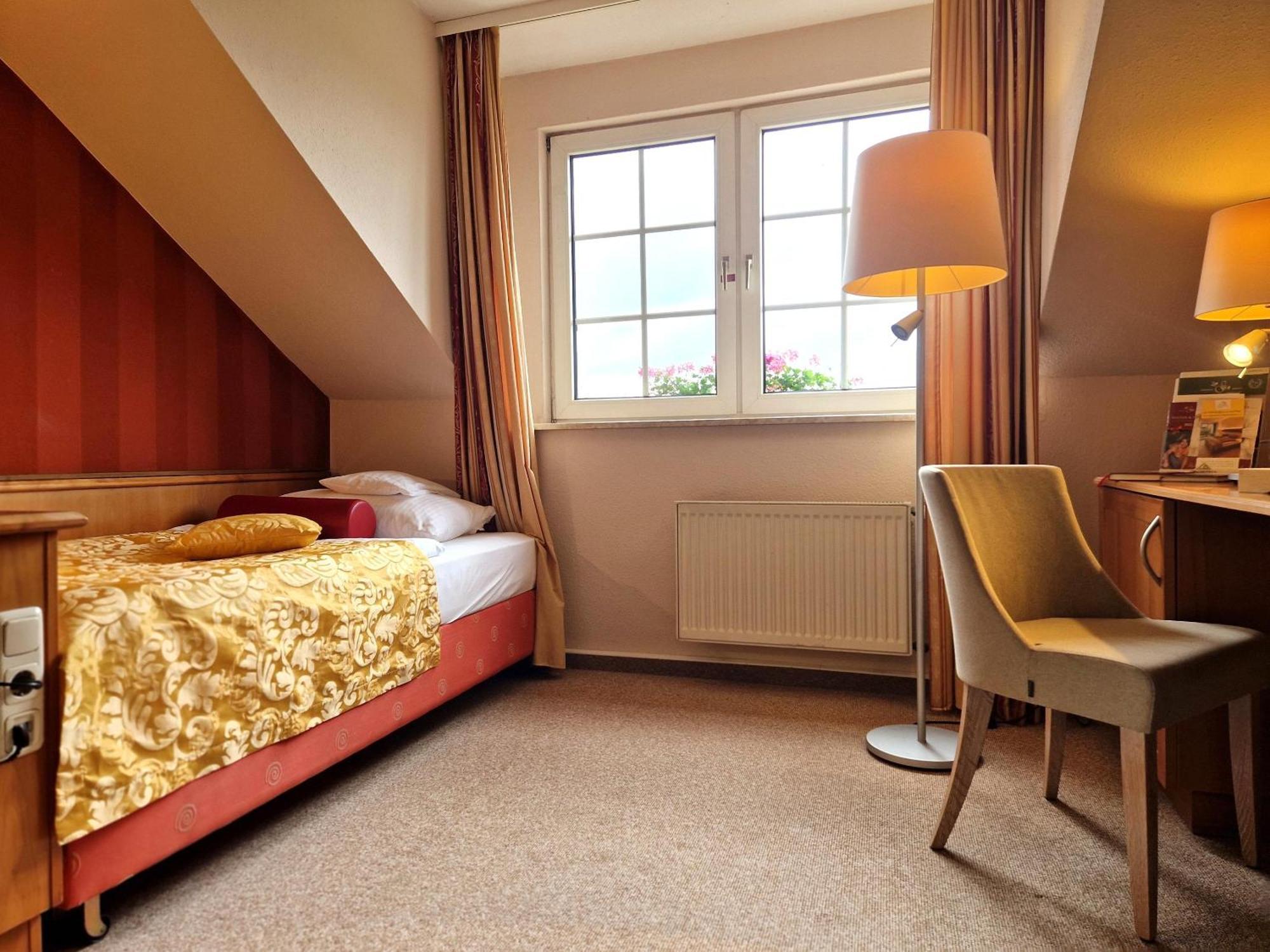 Zum Stein Wellness & Genuss Hotel 4*